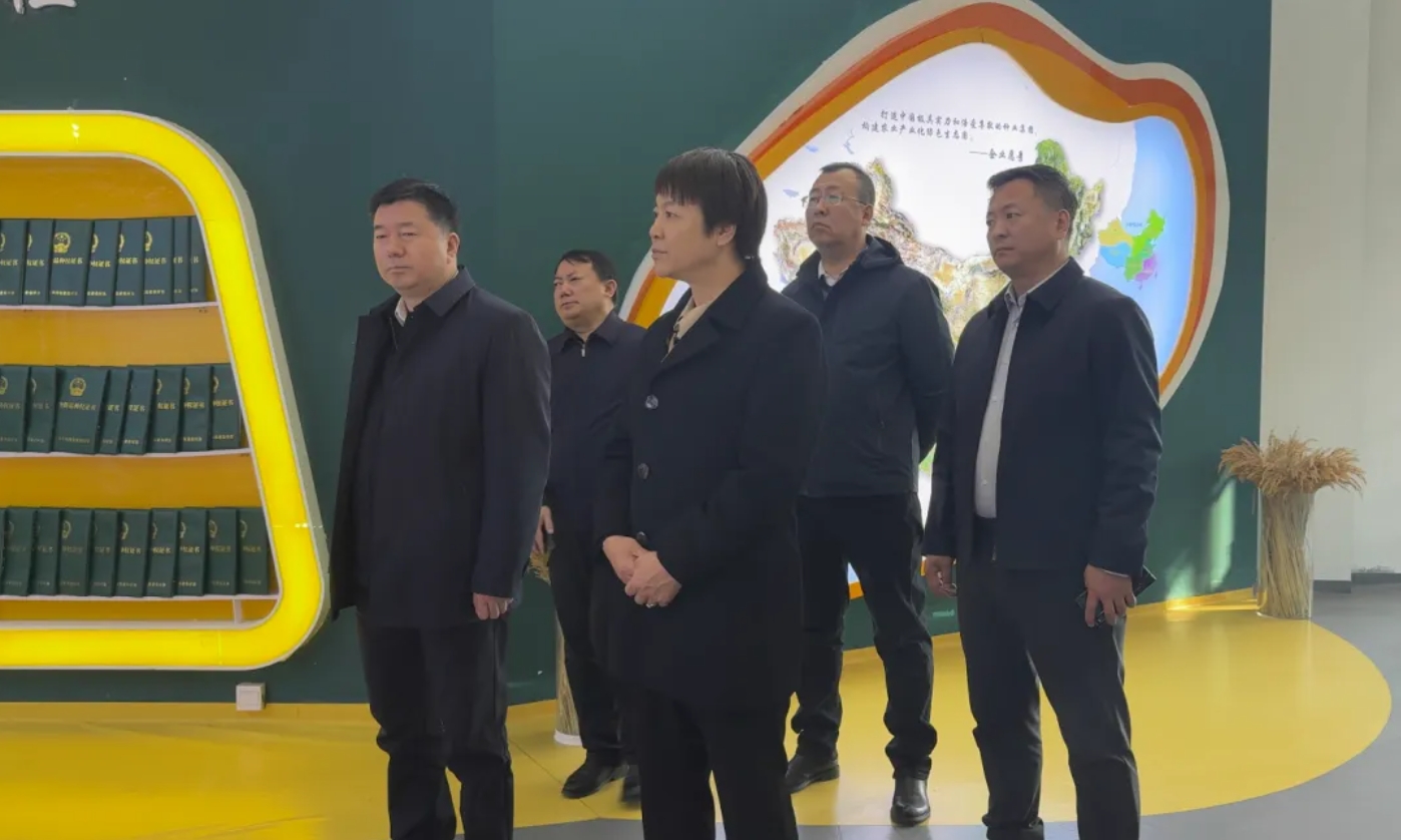 黑龙江八一农垦大学校长李翠霞一行赴尊龙凯时种业集团调研指导