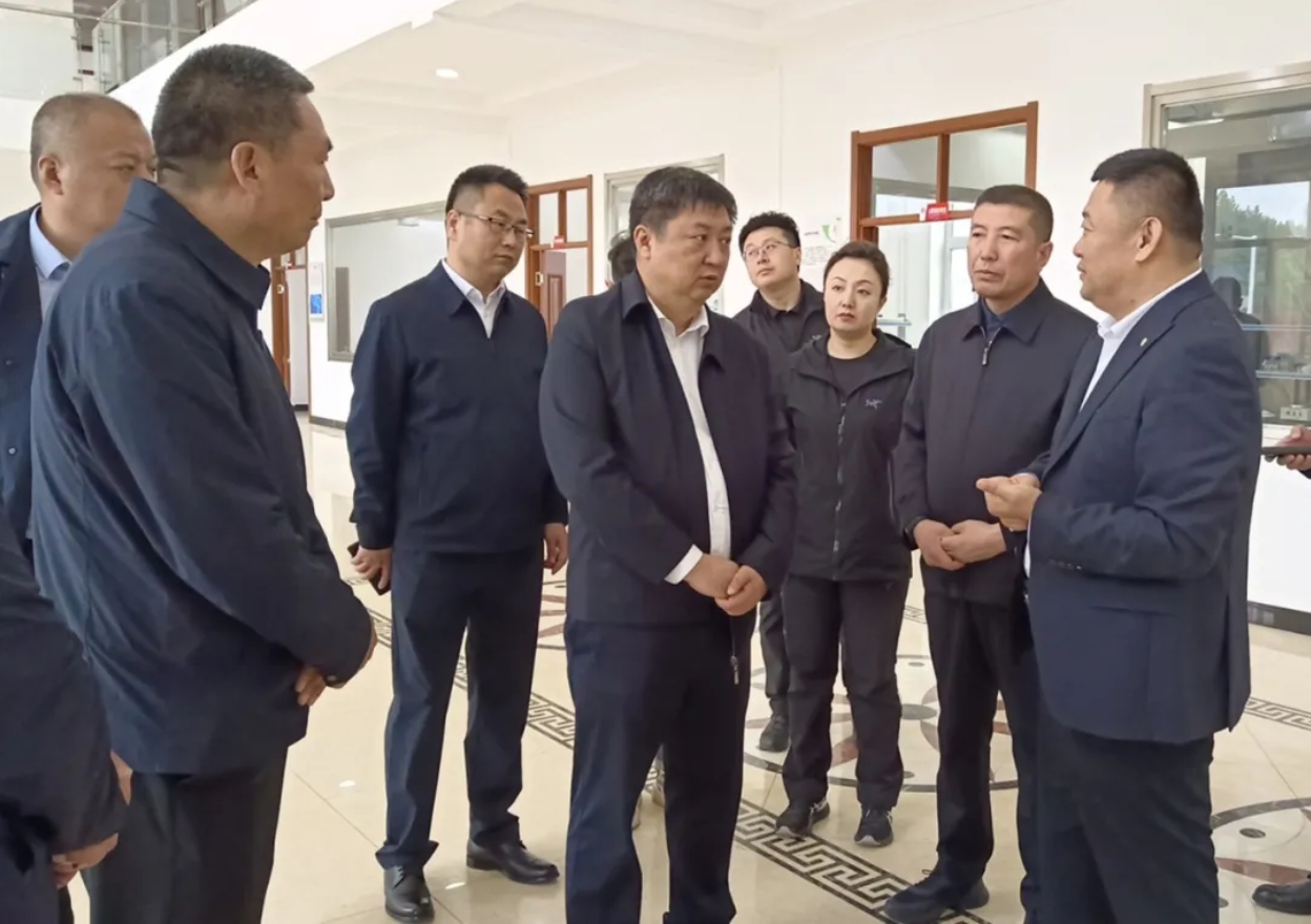 佳木斯市长王铁莅临尊龙凯时农科院调研